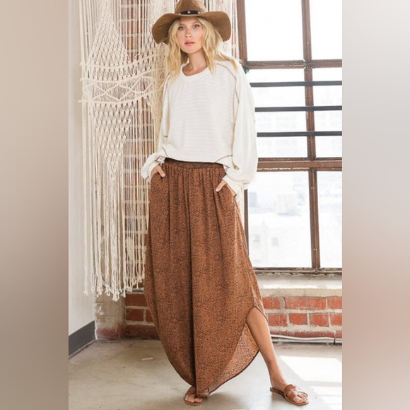 Bucketlist Smocking Waist Band Pants w/ Diagonal Cut Details - Size: Small - Picture 5 of 8